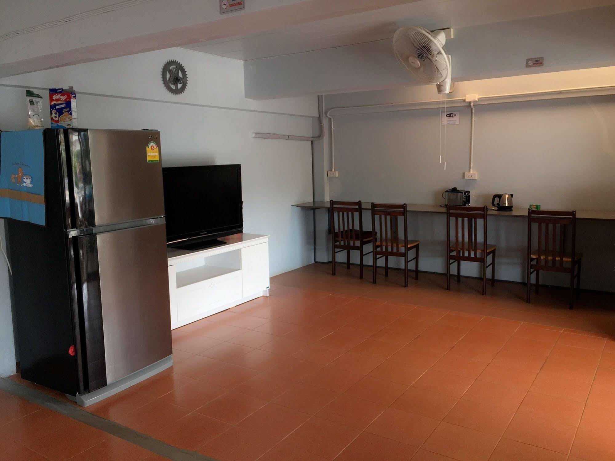The Metallic Hostel Ko Lanta Zewnętrze zdjęcie